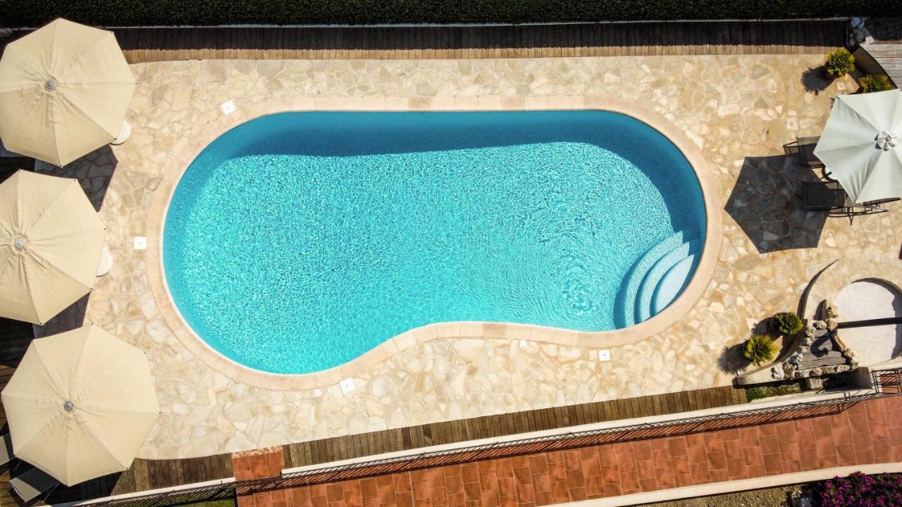 Hotel Marc-Hely Ла Кол-сюр-Лу Екстериор снимка
